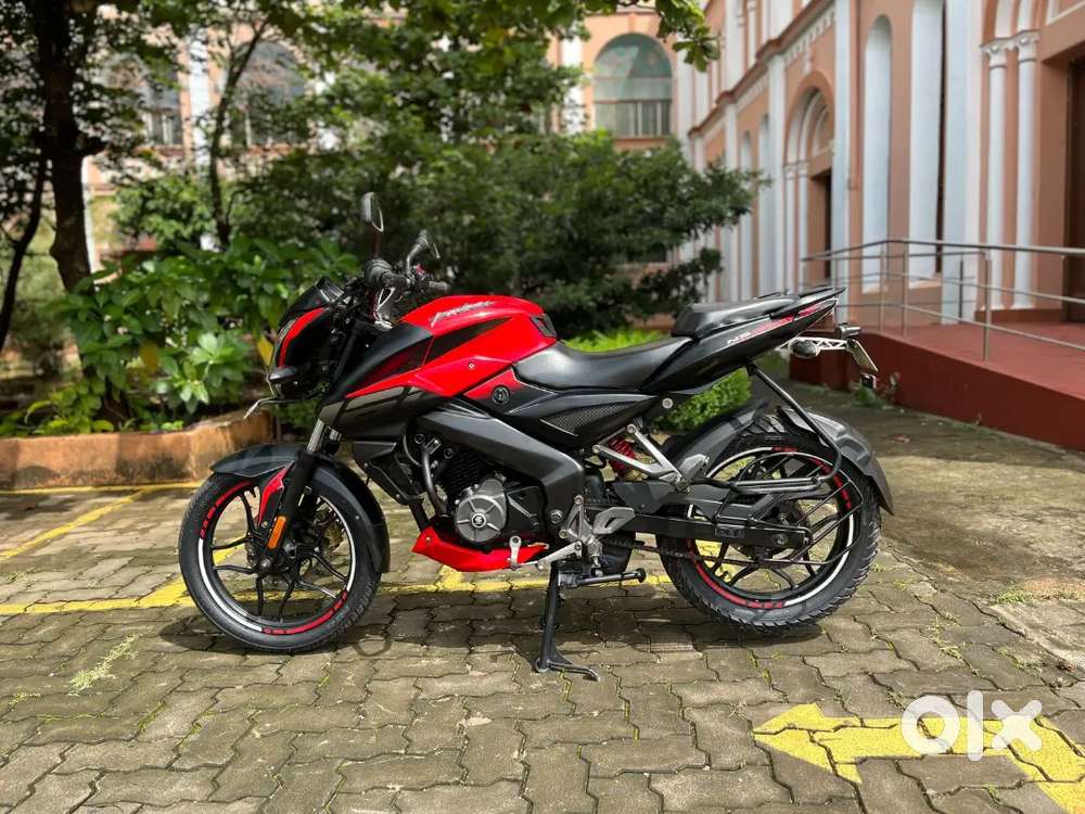 Red Colour Ns 160 Dual Disc Price Red Pulsar Ns 160 Bs4 Price Red