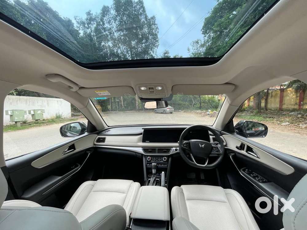 Mahindra Xuv700 2.0 Ax 7 Petrol At Str, 2024, Petrol