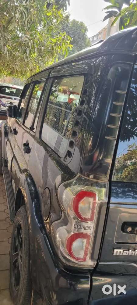 Mahindra Scorpio S10 2016