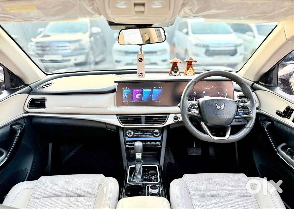 Mahindra Xuv700 2.2 Ax 7 Diesel At Luxury Pack Str Awd, 2025, Diesel