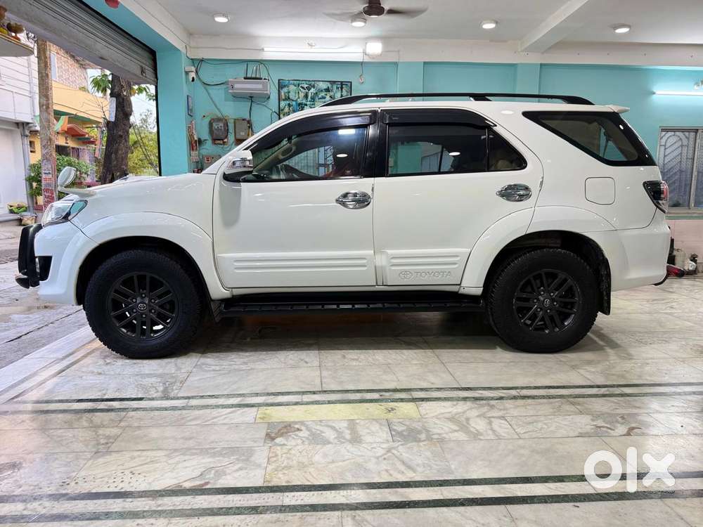 Toyota Fortuner 4x2 Manual, 2015, Diesel