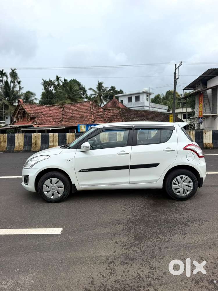 Maruti Suzuki Swift Vxi With Abs, 2016, Petrol