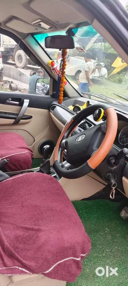 Tata Safari Storme 2015