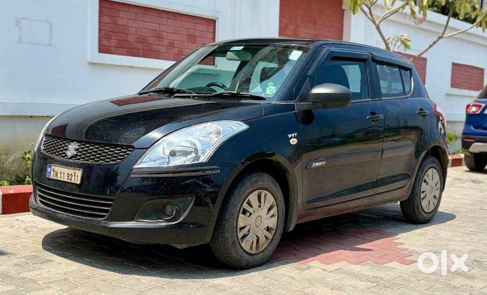 Maruti Suzuki Swift Lxi Bsiv, 2012, Petrol