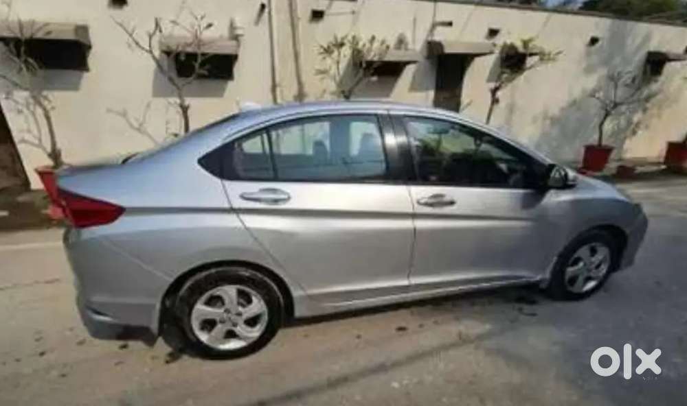 Honda City 2015 Petrol 122000 Km Driven Well Maintained Doctor's Car