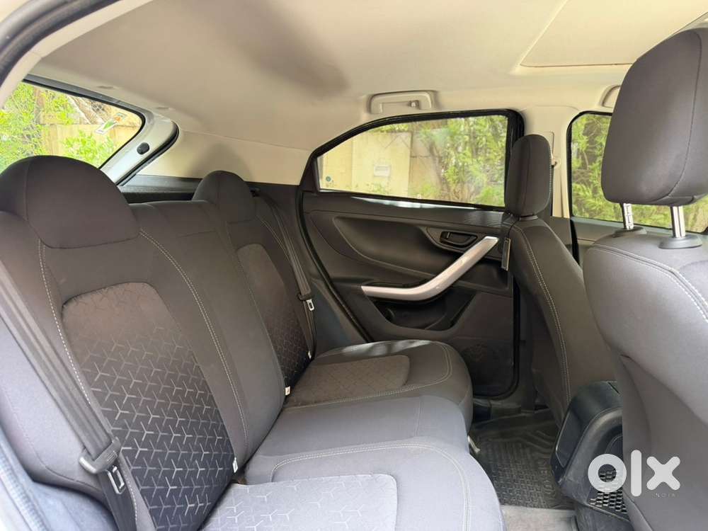 Tata Nexon Amt With Sunroof  Only 26k Km Driven  Excellent Condition