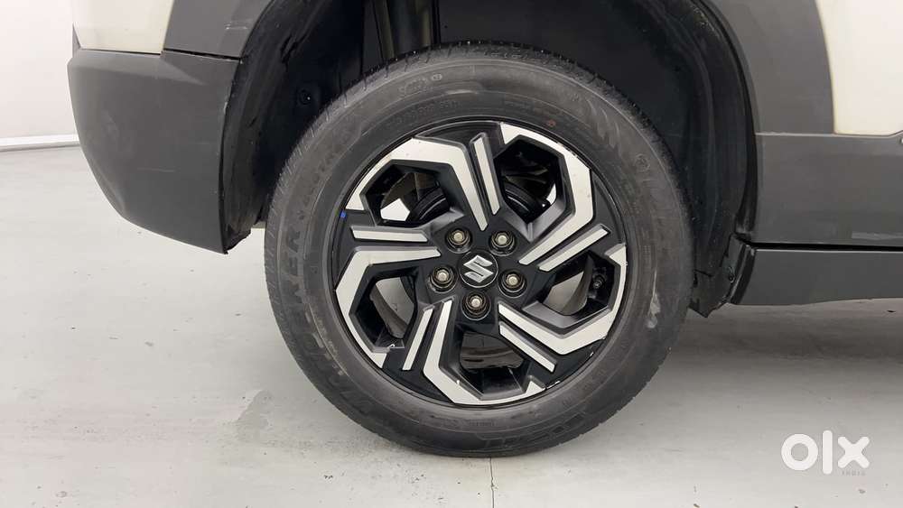 Maruti Suzuki Brezza 1.5 Zxi At Smart Hybrid Dual Tone, 2023, Petrol