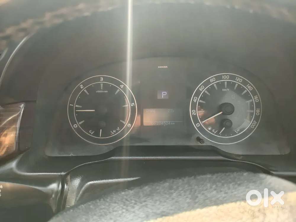 Inova Crysta 2.8 G / Diesel / Automatic