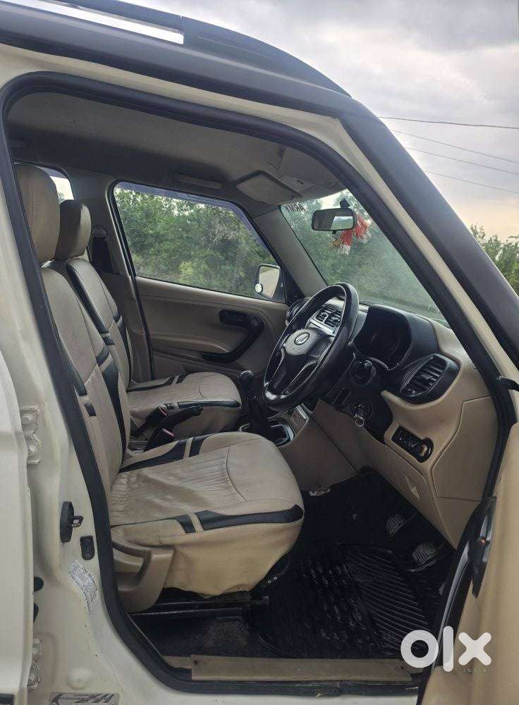 Mahindra Tuv 300 T6, 2016, Diesel