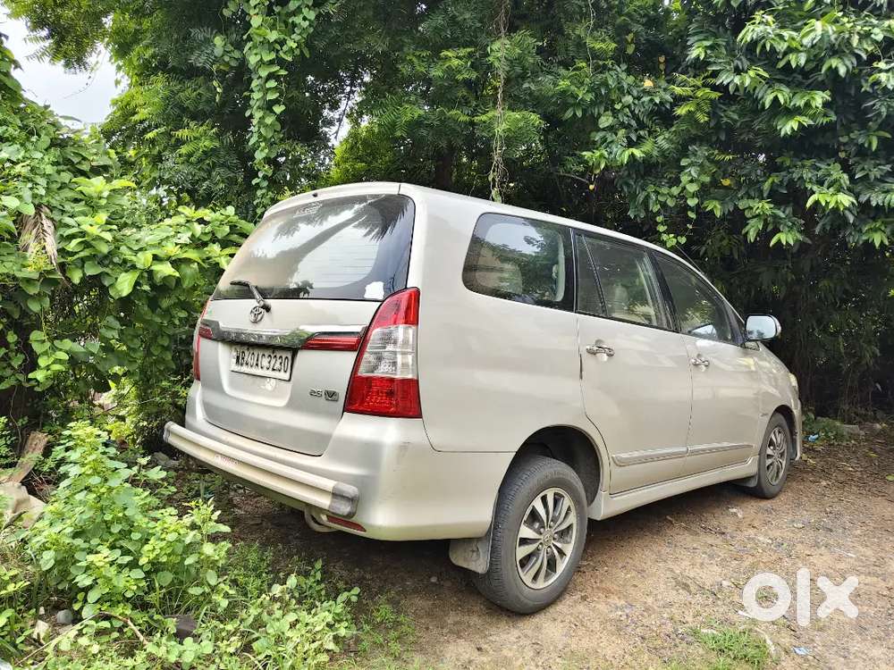 Toyota Innova 2.5 Crysta 2014