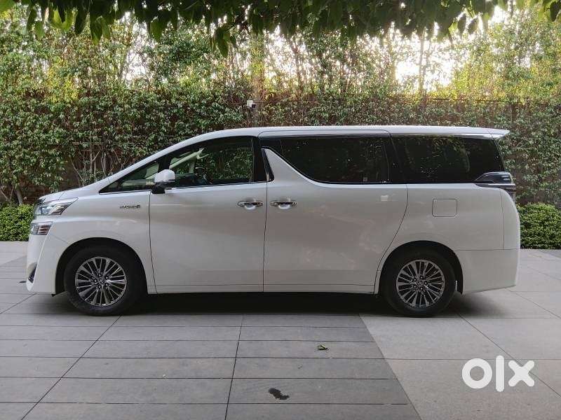 Toyota Vellfire Vip – Executive Lounge, 2022, Petrol