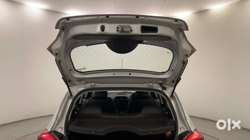 Tata Tiago Xza, 2017, Petrol