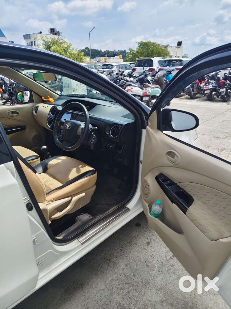 Toyota Etios Liva 1.2 VX Dual Tone, 2019, Petrol