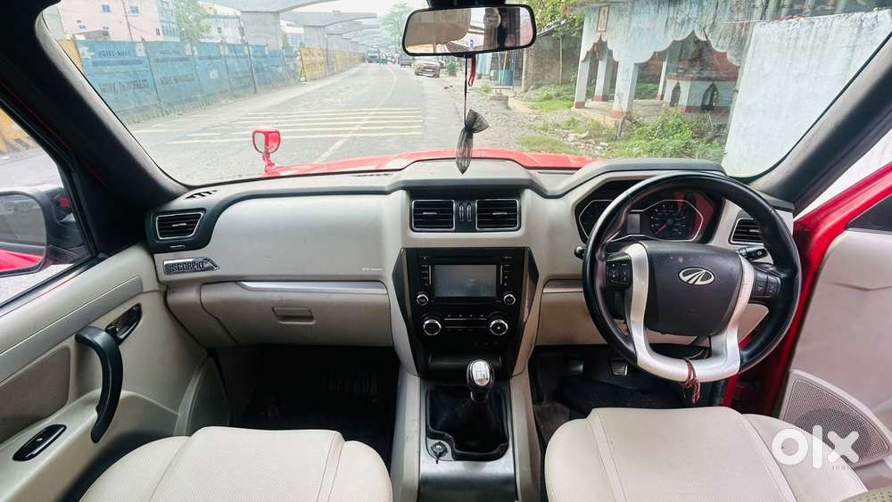 Mahindra Scorpio S10, 2016