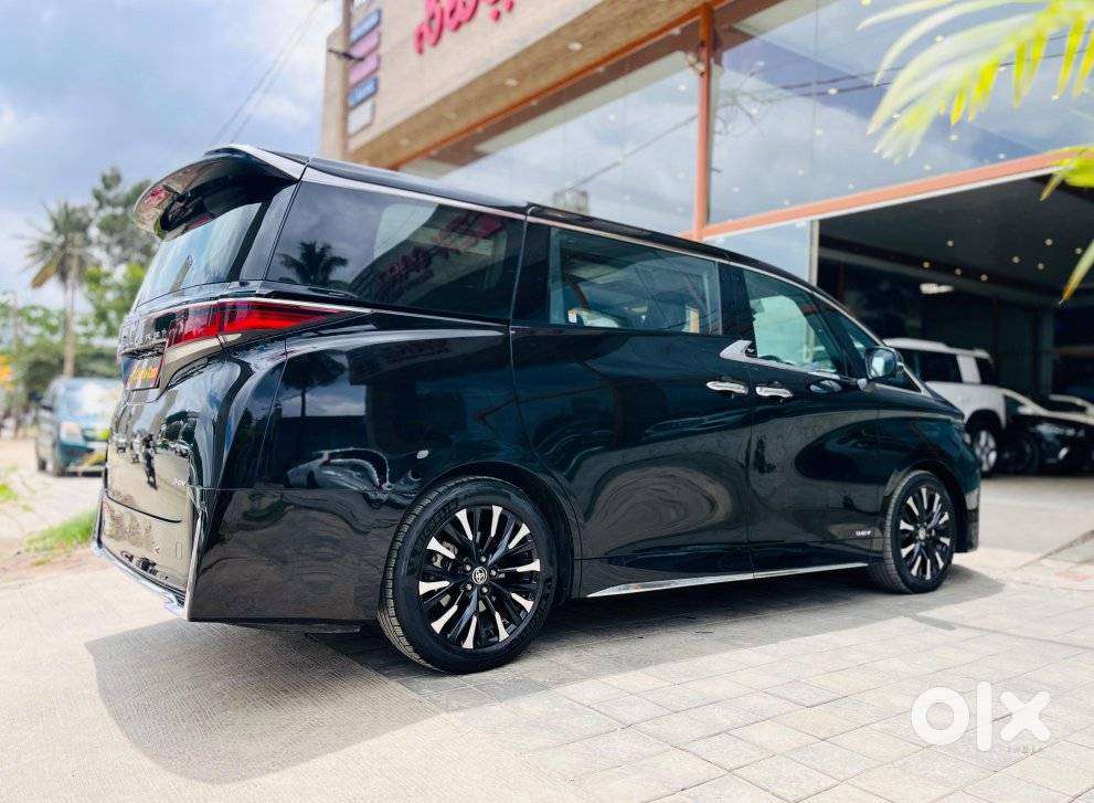 Toyota Vellfire Vip – Executive Lounge, 2025, Petrol