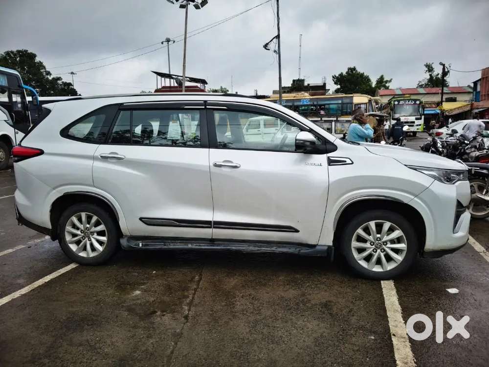 Toyota Innova Hycross 2023