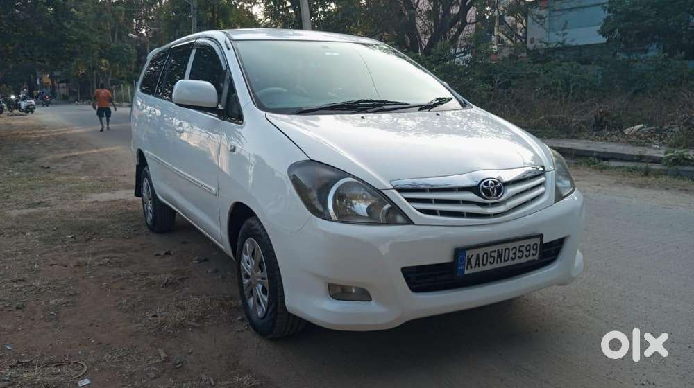 Toyota Innova 2.5 Vx 8 Seater Bs Iv, 2011, Diesel