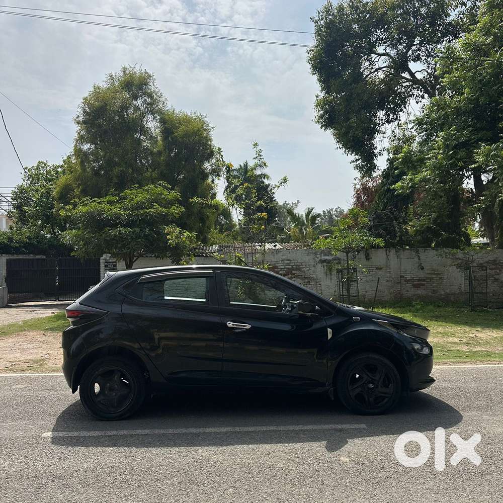 Tata Altroz 1.2 Xt I-turbo Dark Edition, 2023, Petrol