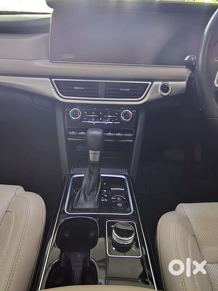 Mahindra Xuv700 2.0 Ax 7 Petrol At Luxury Pack Str, 2023, Petrol