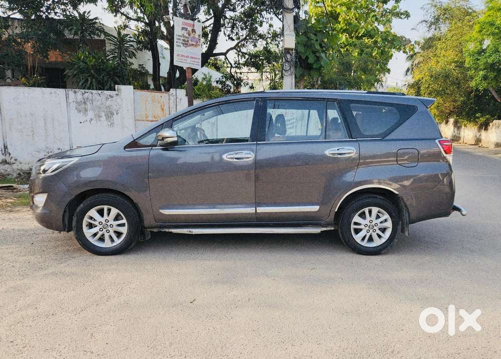 Toyota Innova Crysta 2.4 V 8 Str, 2017, Diesel