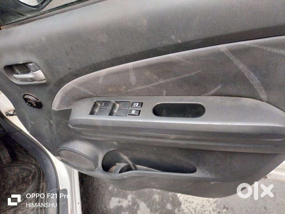 Maruti Suzuki Ritz Vxi, 2011, Petrol