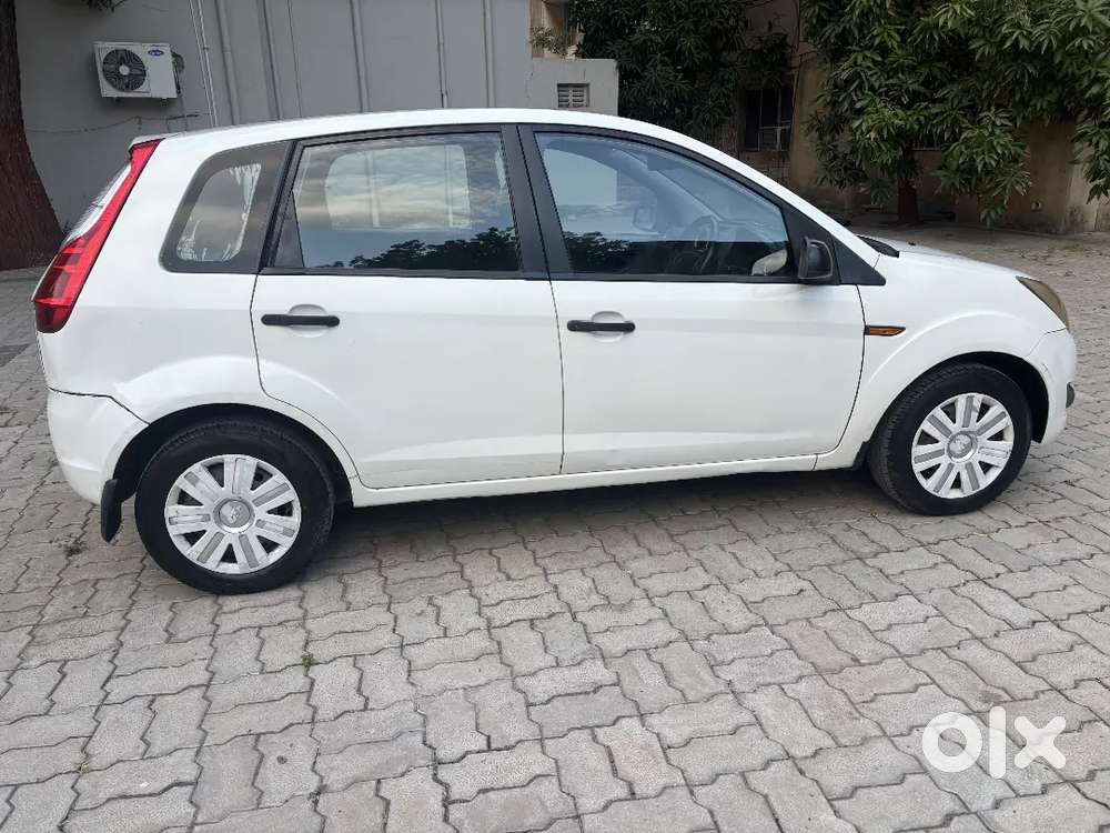 Female Used Tiptoo Running Powerful Car