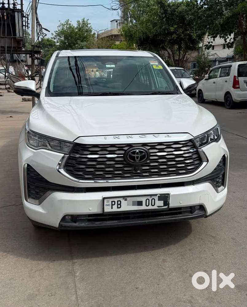 Toyota Innova Hycross 2.0 Zx (o) Hybrid 7 Str, 2023, Petrol