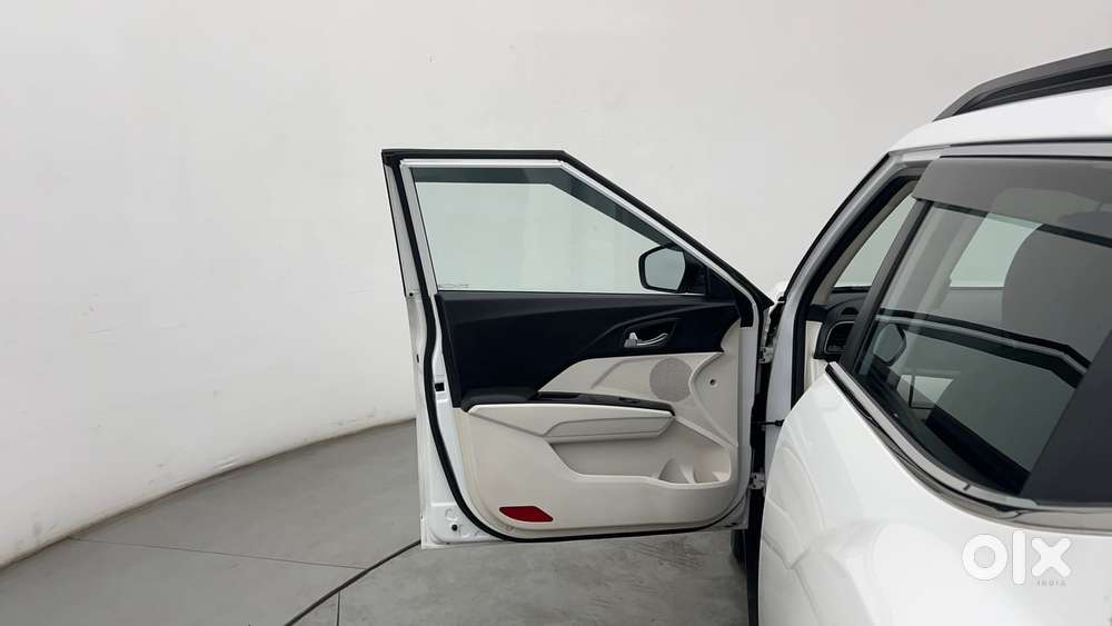 Mahindra Xuv 3xo Ax5l 1.2 Petrol At, 2024, Petrol