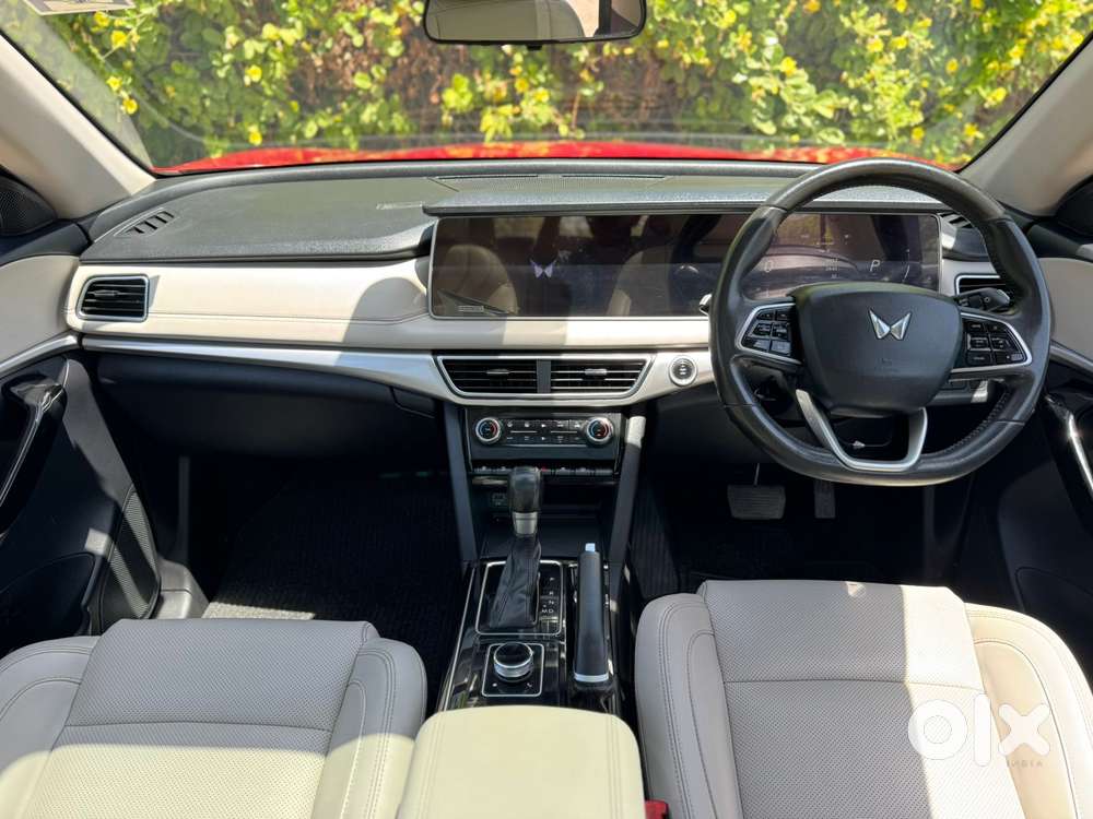 Mahindra Xuv700 2.0 Ax 7 Petrol At Str, 2022, Petrol