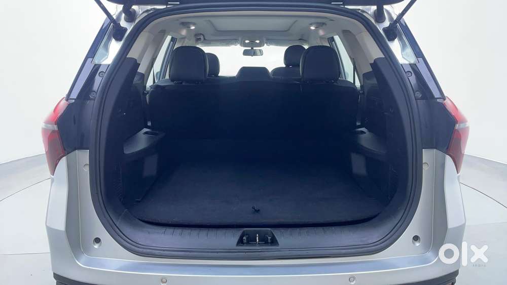 Mahindra Xuv700 2.0 Ax 5 Petrol Mt Str, 2021, Petrol