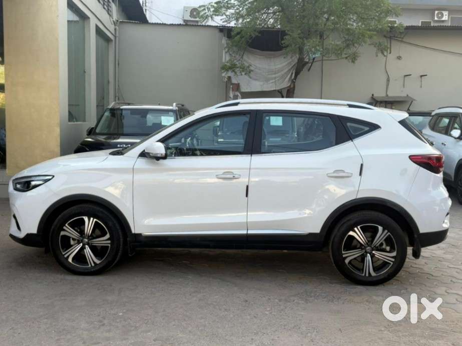 Mg Astor 1.5 Savvy Cvt S Red, 2024, Petrol