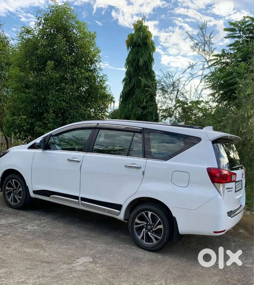Toyota Innova Crysta 2.4v 2023