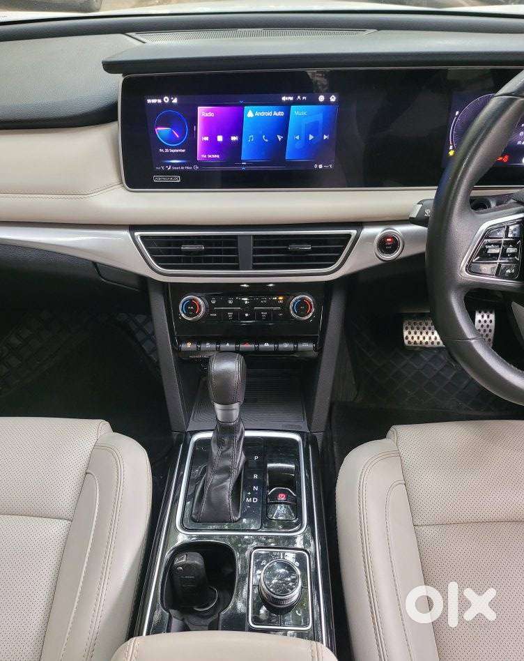 Mahindra Xuv700 2.2 Ax 7 Diesel At Luxury Pack Str Awd, 2022, Diesel