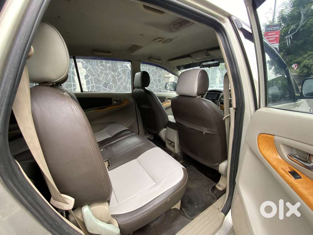 Toyota Innova 2004-2011 2.5 V Diesel 8-seater, 2011, Diesel