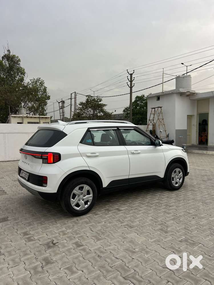 Hyundai Venue 1.2 S (o), 2022, Petrol