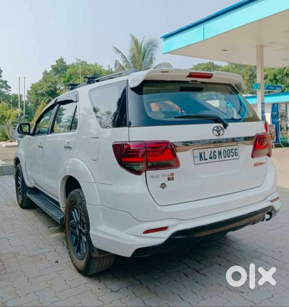 Toyota Fortuner 4x2 Manual 2015 June, Original Kerala - 1300000/-