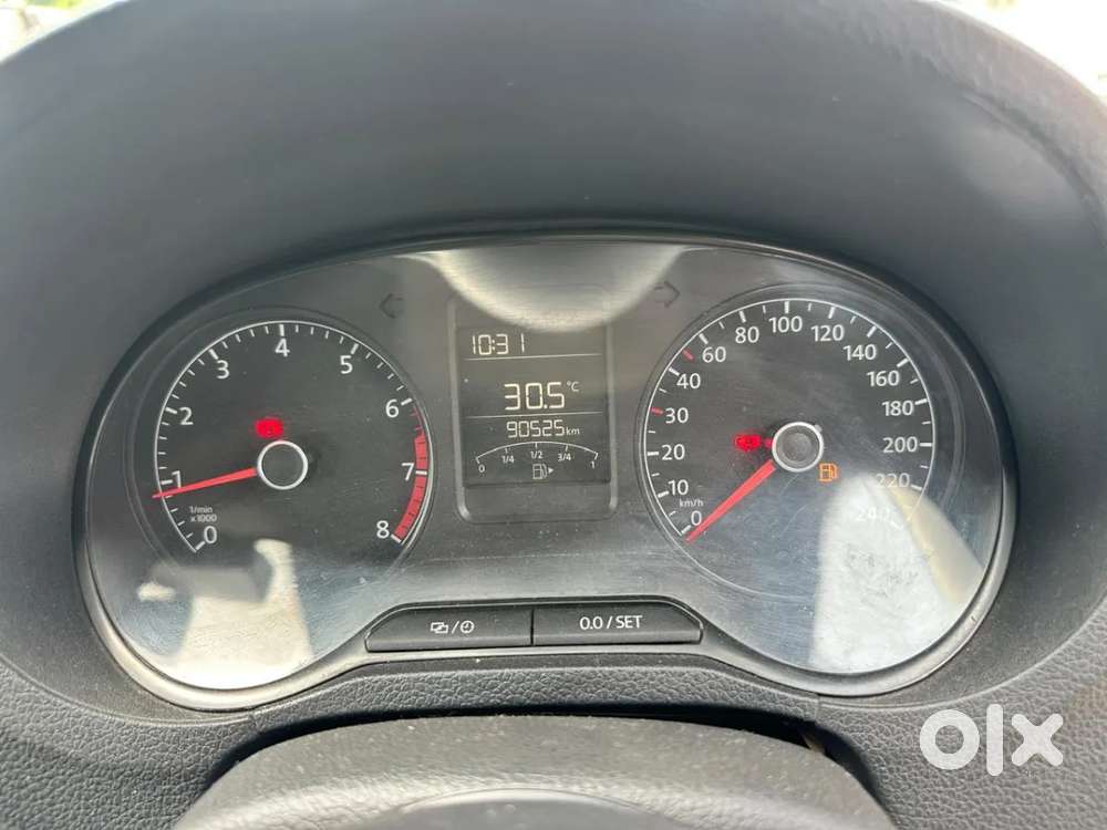 Volkswagen Polo Petrol Highline 1.2l, 2015, Petrol
