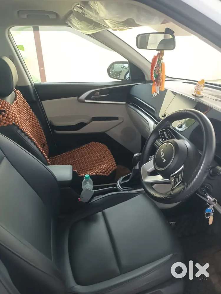 Kia Carens Luxury Dct 2027