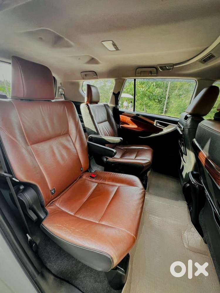 Toyota Innova Crysta 2.8 Zx At 7 Seater, 2016, Diesel