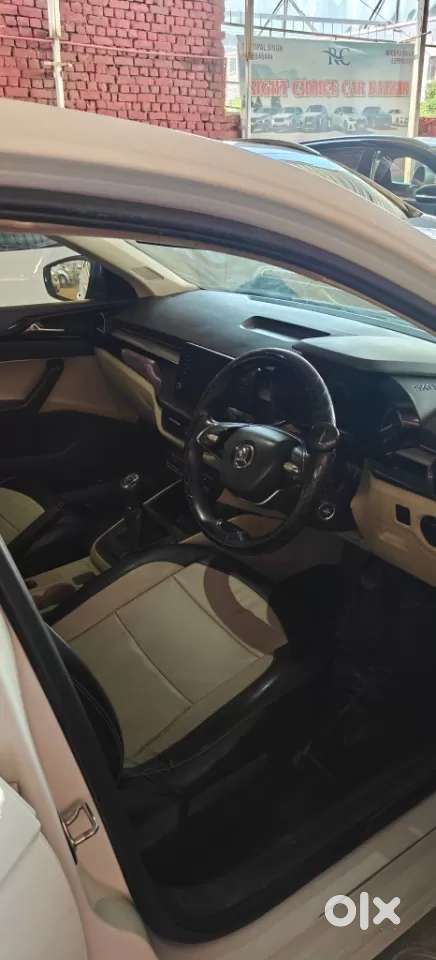 Skoda Slavia Ambition 1.0l Tsi Mt, 2023, Petrol