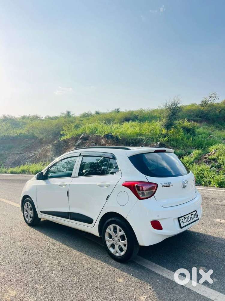 Hyundai Grand I10 Sportz, 2015, Petrol