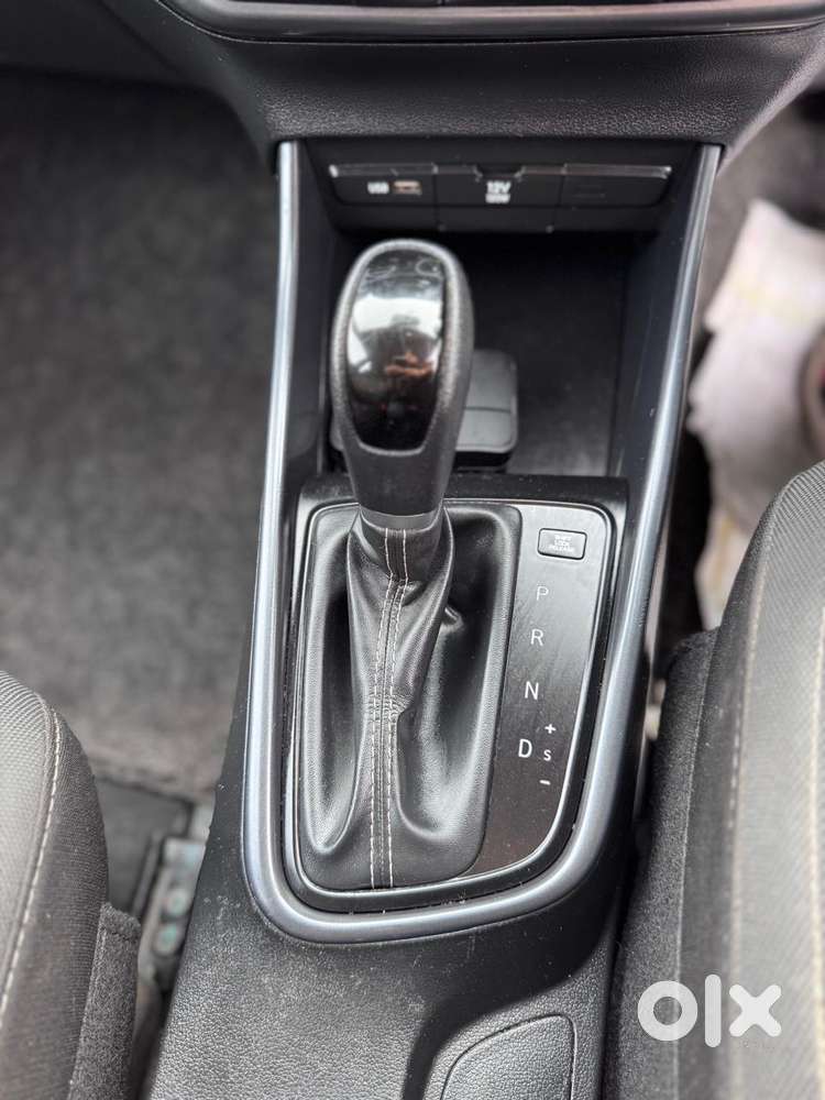 Hyundai I20 Sportz 1.2 Ivt, 2023, Petrol