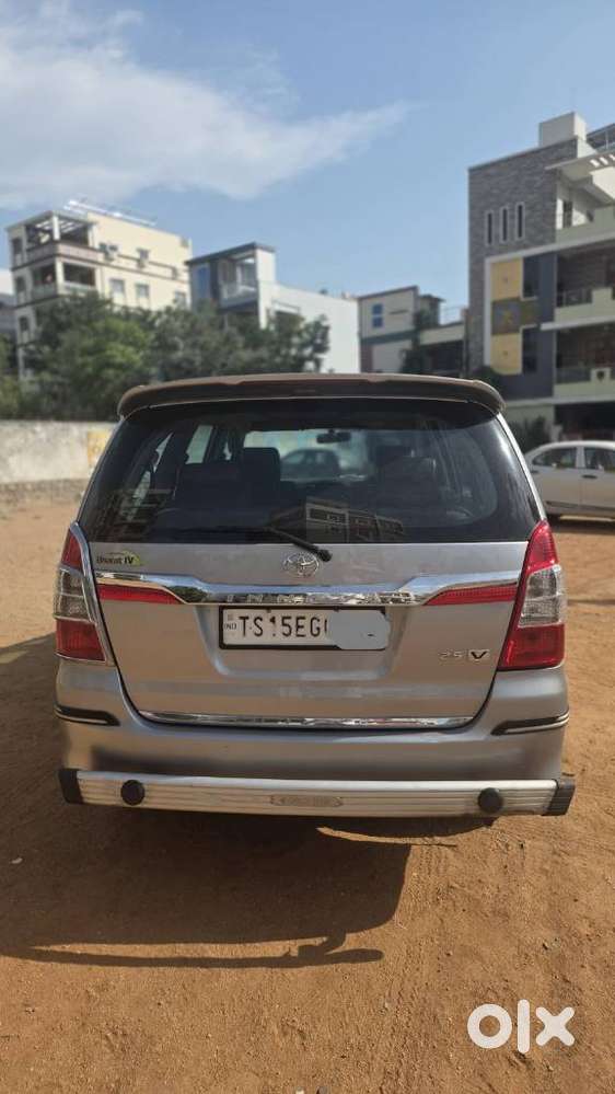 Toyota Innova 2.5 V Diesel 8-seater, 2015, Diesel