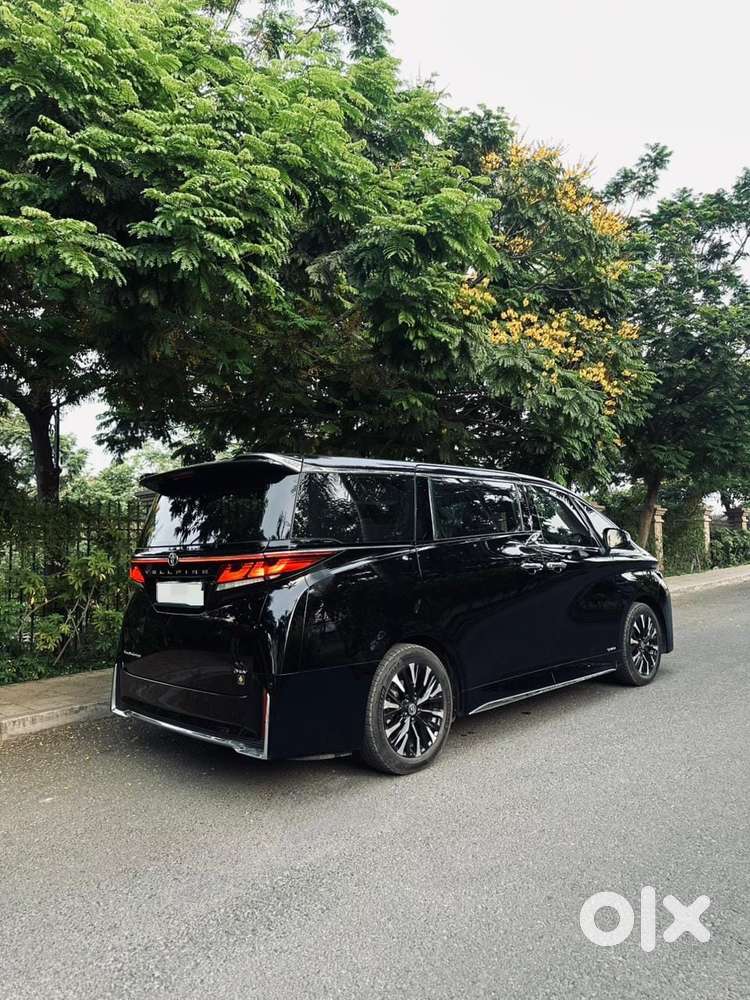 Toyota Vellfire Vip – Executive Lounge, 2025, Petrol