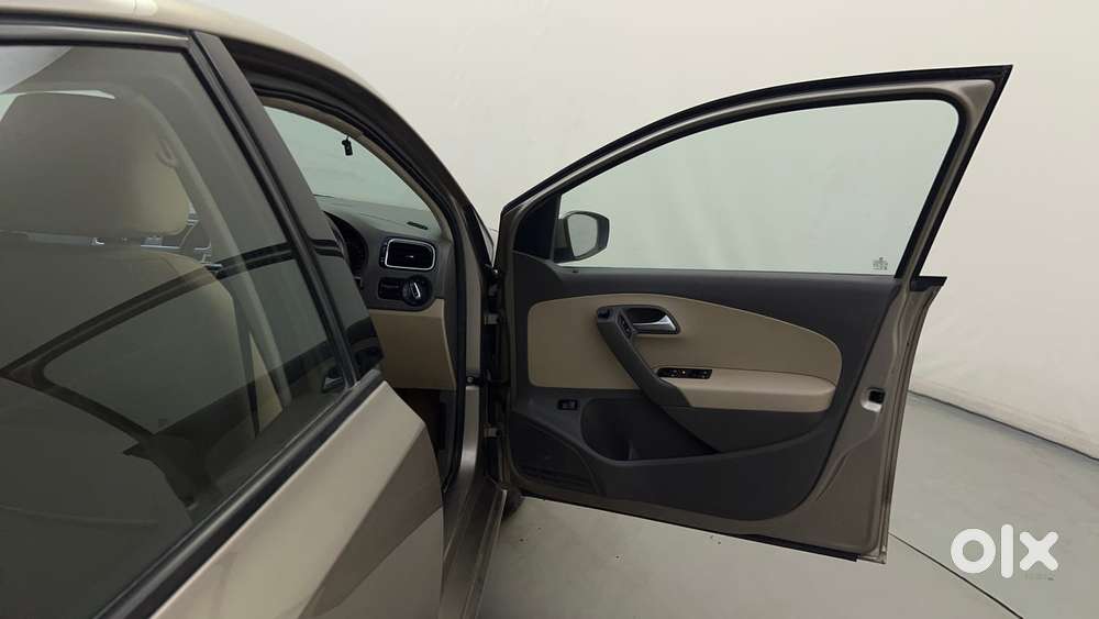 Volkswagen Vento 1.2 Tsi Highline At, 2016, Petrol