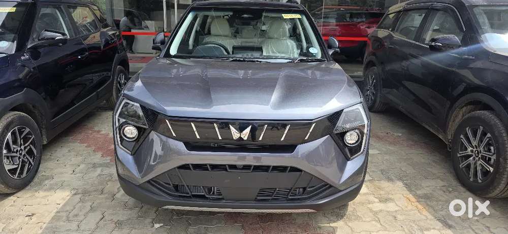 Mahindra Xuv 3xo 2025 Petrol Manual Grey Color 5000 Km Driven