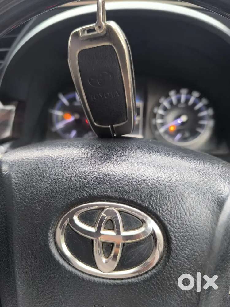 Innova Crysta 2.4 Vx Mt Very Good Condition Just Now Service Done