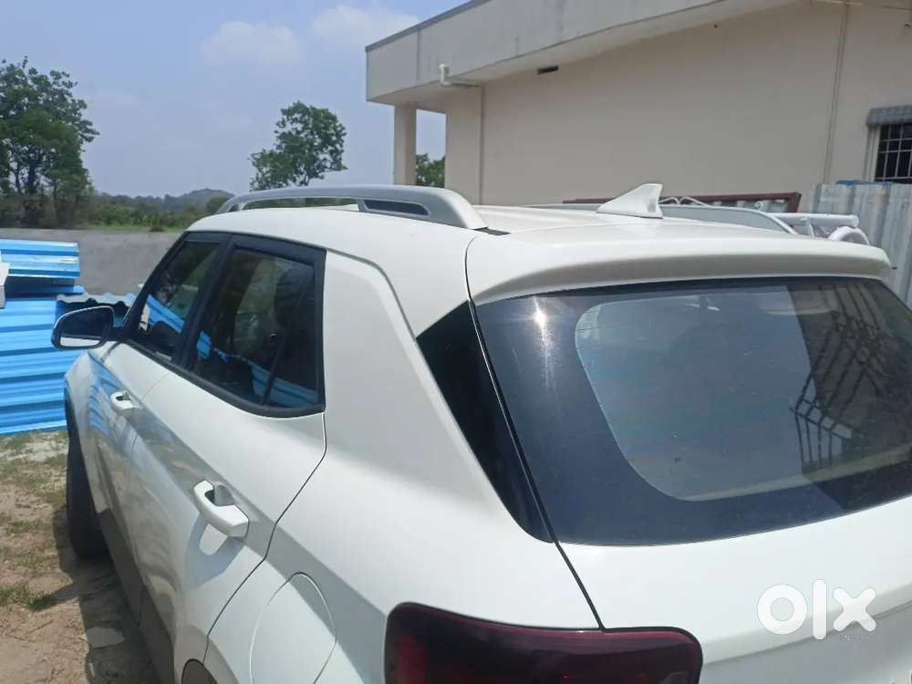 Hyundai New Venue 2020 Diesel 180000 Km Driven, Top