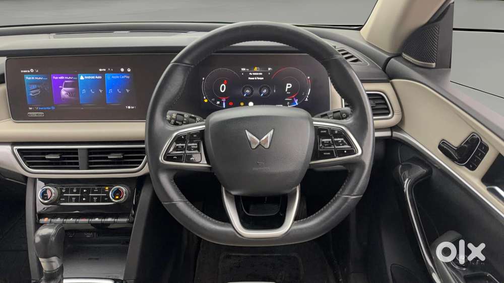 Mahindra Xuv700 2.0 Ax 7 Petrol Mt Str, 2021, Petrol