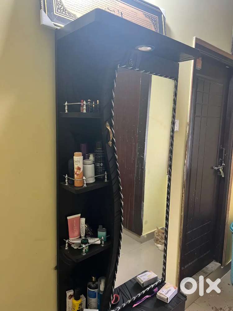Dressing table